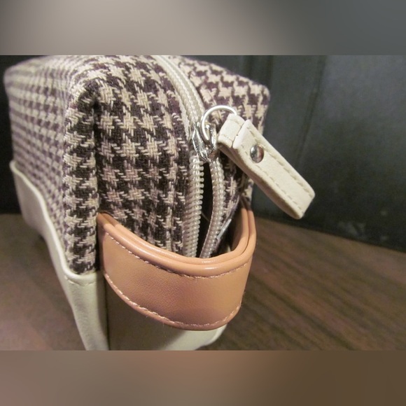 Hackett London Houndstooth Amenity Travel Kit Bag - Picture 5 of 9